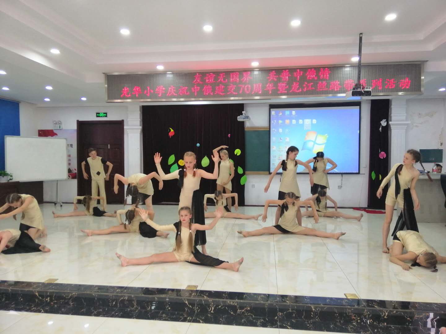 5d5a1dda6555c.jpg news19019-8.jpg